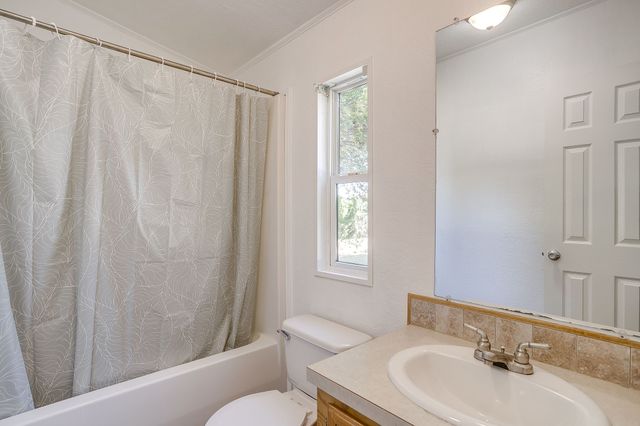 557 Surrey Lane, Burleson, TX 76028