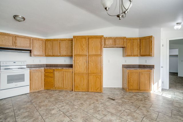 557 Surrey Lane, Burleson, TX 76028
