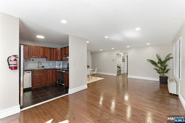 144 70th Street 1E, Guttenberg, NJ 07093