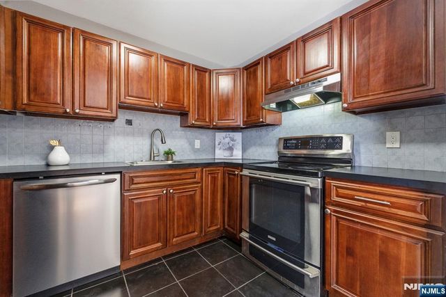 144 70th Street 1E, Guttenberg, NJ 07093