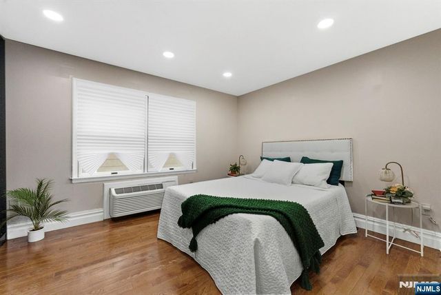144 70th Street 1E, Guttenberg, NJ 07093