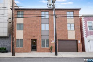 144 70th Street 1E, Guttenberg, NJ 07093