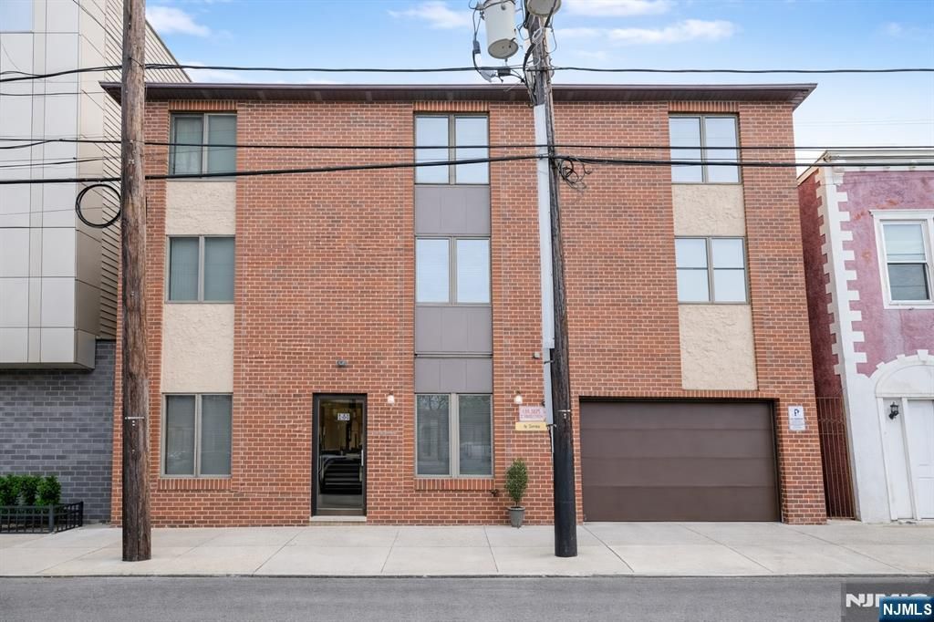 144 70th Street 1E, Guttenberg, NJ 07093