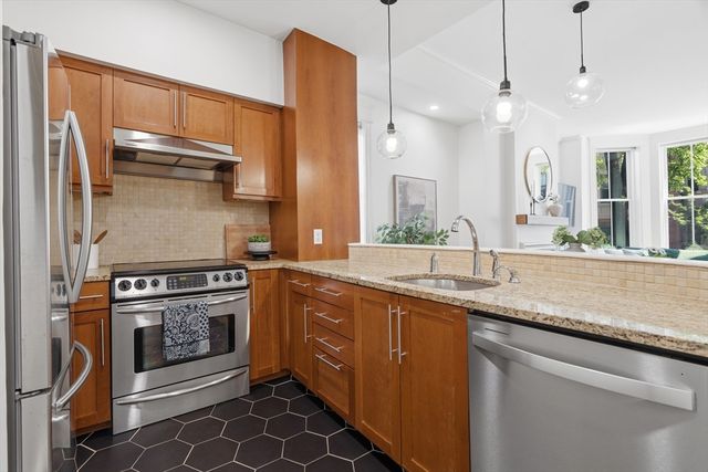 156 Worcester St 4, Boston, MA 02118