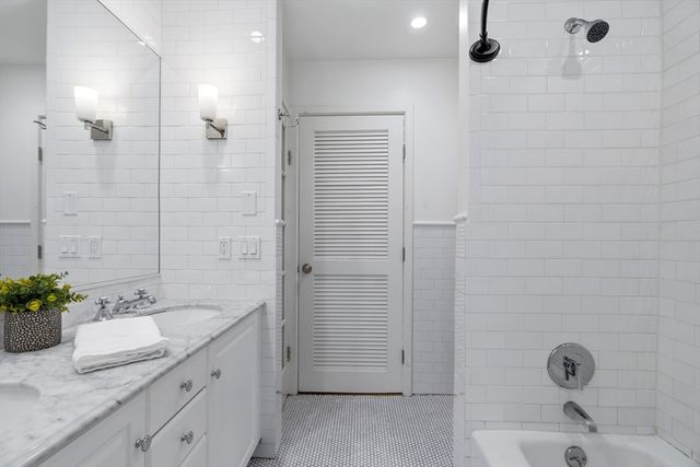 156 Worcester St 4, Boston, MA 02118