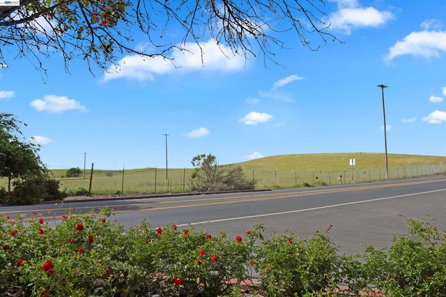 4006 Willow Pass Rd A, Concord, CA 94519