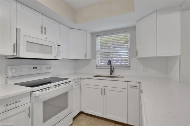265 Lanchester CT 39, Naples, FL 34112