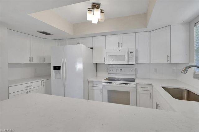 265 Lanchester CT 39, Naples, FL 34112
