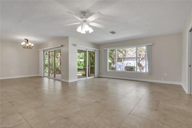 265 Lanchester CT 39, Naples, FL 34112