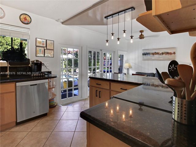 1561 NE 47th St, Oakland Park, FL 33334