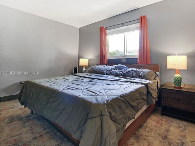 1561 NE 47th St, Oakland Park, FL 33334