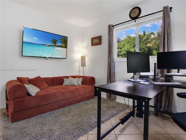 1561 NE 47th St, Oakland Park, FL 33334