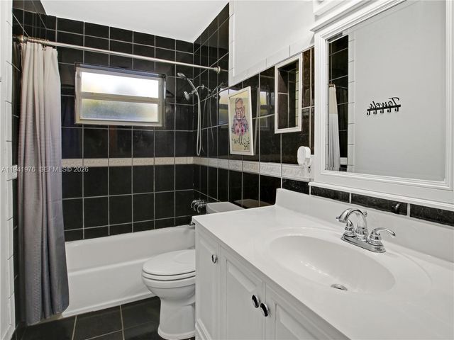 1561 NE 47th St, Oakland Park, FL 33334