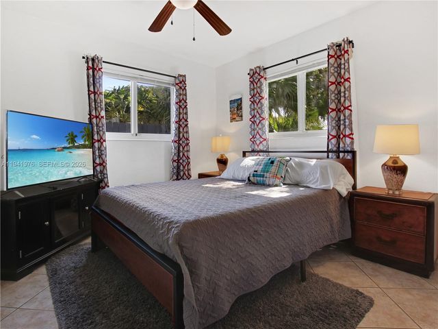 1561 NE 47th St, Oakland Park, FL 33334