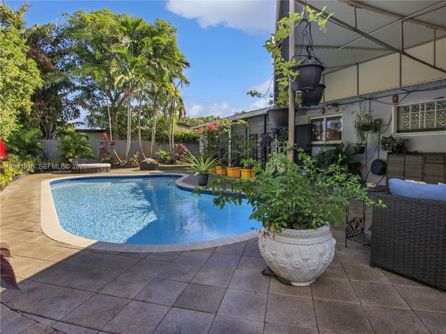 1561 NE 47th St, Oakland Park, FL 33334