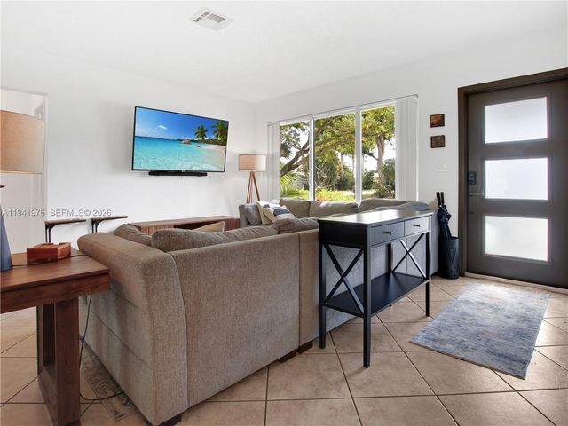 1561 NE 47th St, Oakland Park, FL 33334