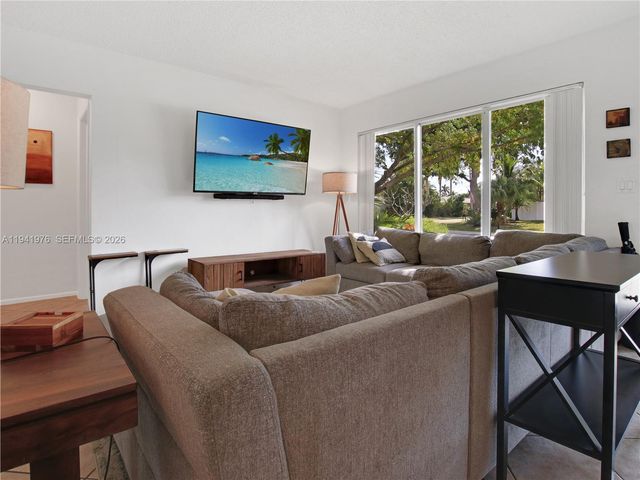 1561 NE 47th St, Oakland Park, FL 33334