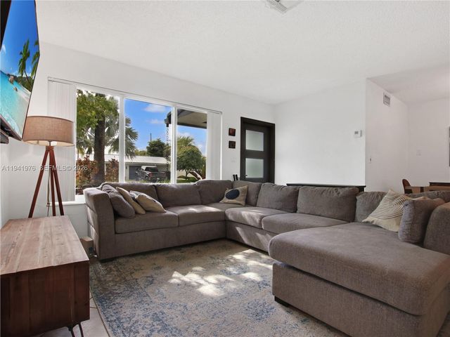 1561 NE 47th St, Oakland Park, FL 33334