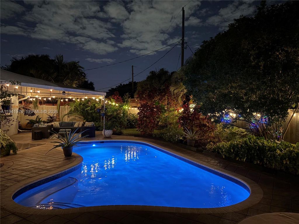 1561 NE 47th St, Oakland Park, FL 33334