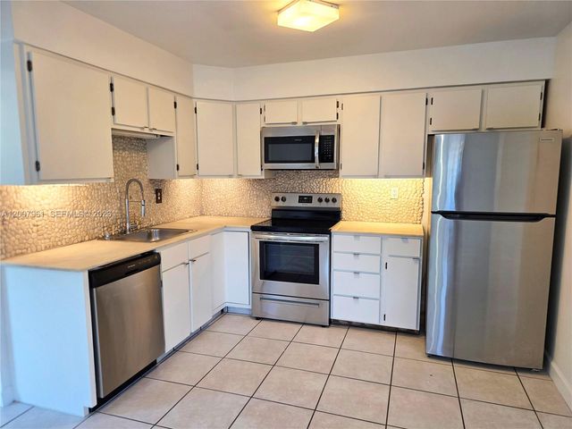 2111 N 26th Ave N, Hollywood, FL 33020