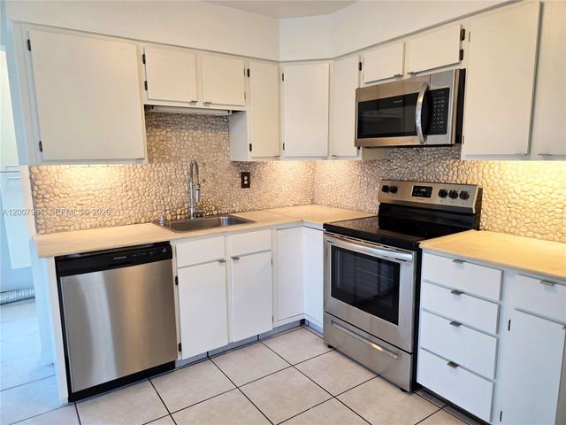 2111 N 26th Ave N, Hollywood, FL 33020