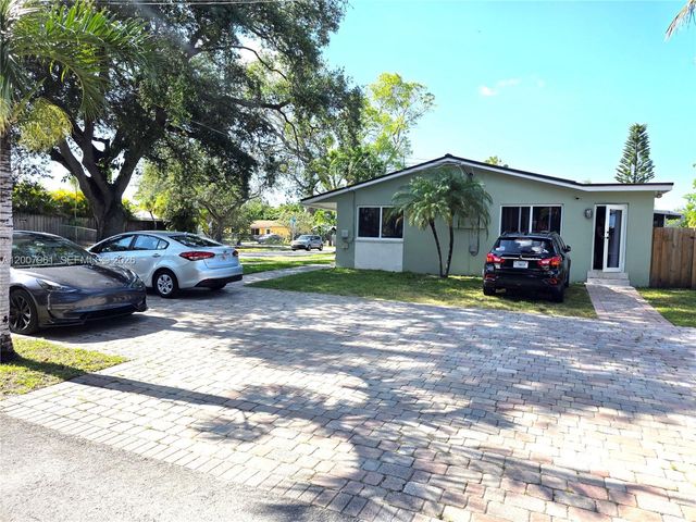2111 N 26th Ave N, Hollywood, FL 33020