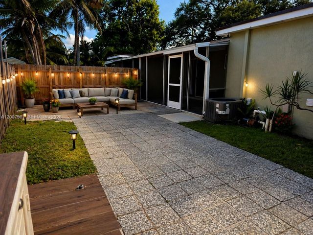 2111 N 26th Ave N, Hollywood, FL 33020