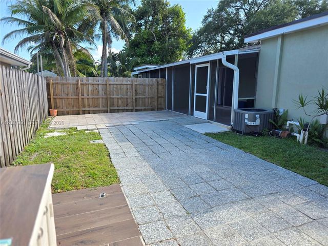 2111 N 26th Ave N, Hollywood, FL 33020