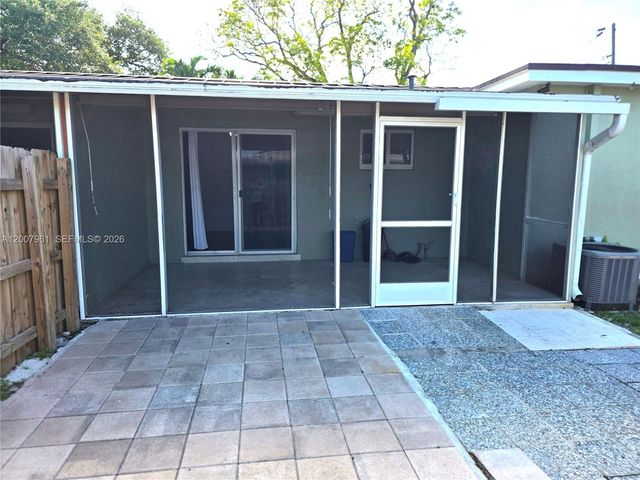 2111 N 26th Ave N, Hollywood, FL 33020