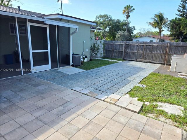 2111 N 26th Ave N, Hollywood, FL 33020