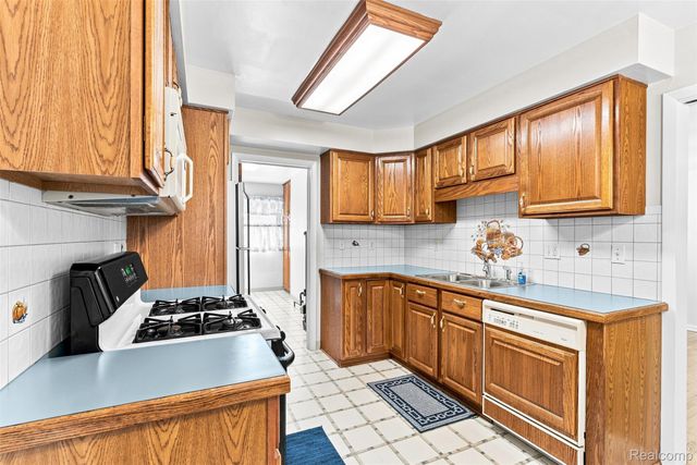2175 Cashin Street, Burton, MI 48509