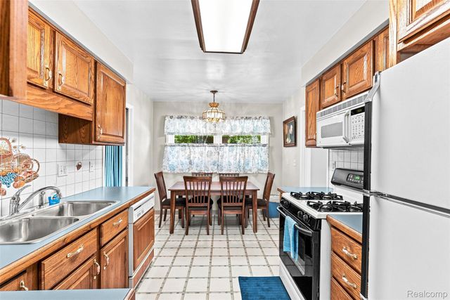 2175 Cashin Street, Burton, MI 48509