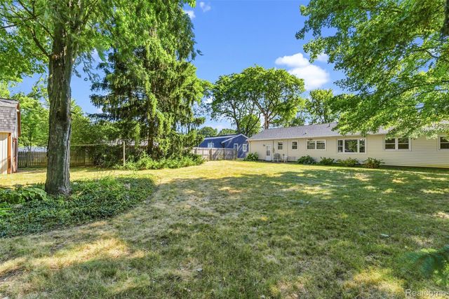2175 Cashin Street, Burton, MI 48509