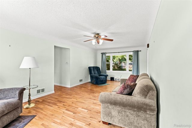 2175 Cashin Street, Burton, MI 48509