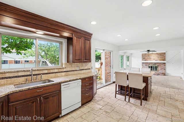 610 Thurber Drive, Troy, MI 48085