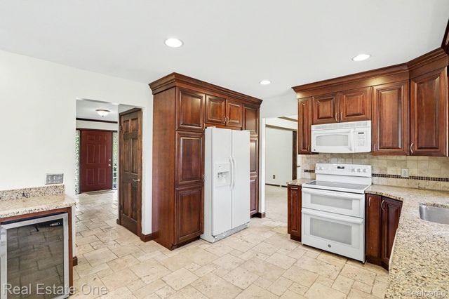 610 Thurber Drive, Troy, MI 48085