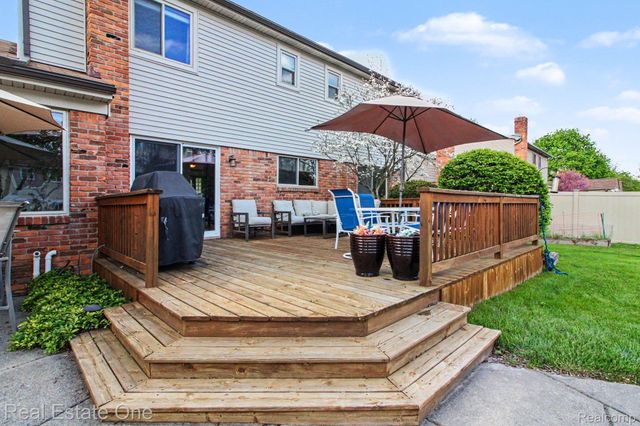610 Thurber Drive, Troy, MI 48085