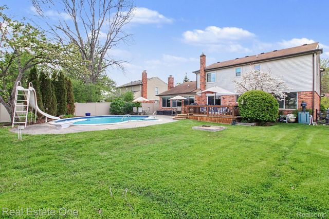 610 Thurber Drive, Troy, MI 48085