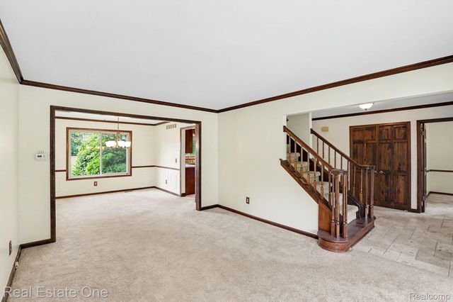 610 Thurber Drive, Troy, MI 48085