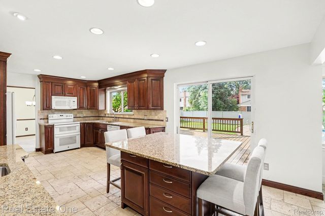 610 Thurber Drive, Troy, MI 48085