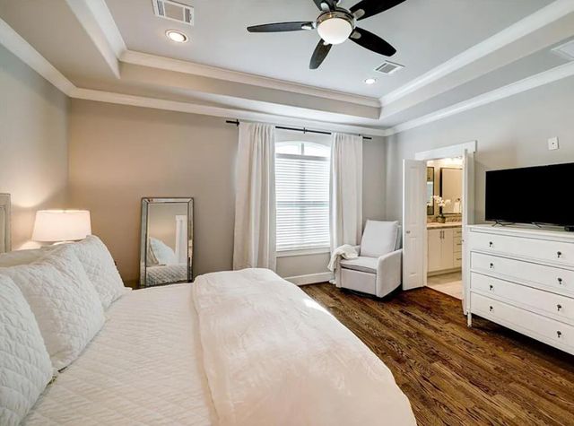 870 Wakefield Drive B, Houston, TX 77018