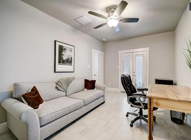 870 Wakefield Drive B, Houston, TX 77018
