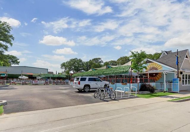 870 Wakefield Drive B, Houston, TX 77018