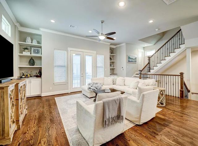 870 Wakefield Drive B, Houston, TX 77018