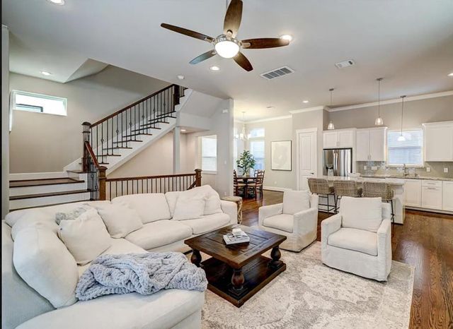 870 Wakefield Drive B, Houston, TX 77018