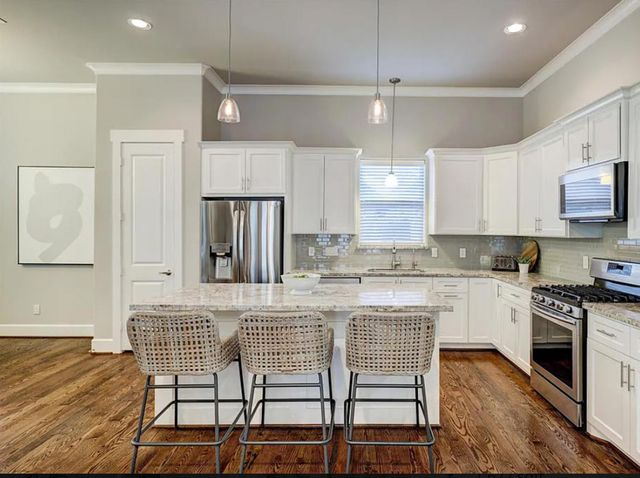 870 Wakefield Drive B, Houston, TX 77018