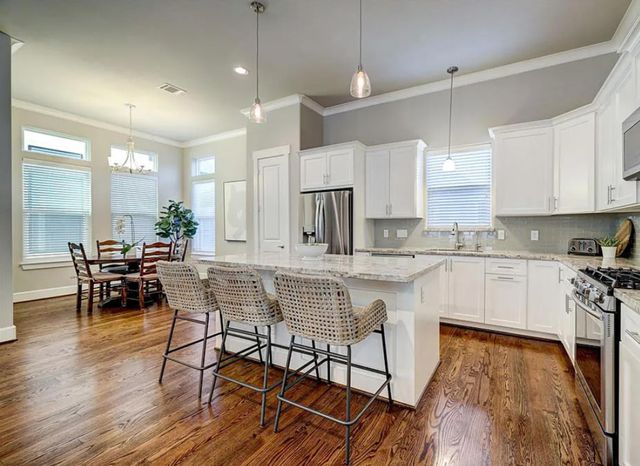 870 Wakefield Drive B, Houston, TX 77018
