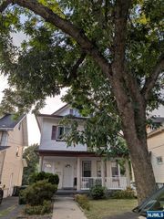 49 Feronia Way 2nd floor, Rutherford, NJ 07070