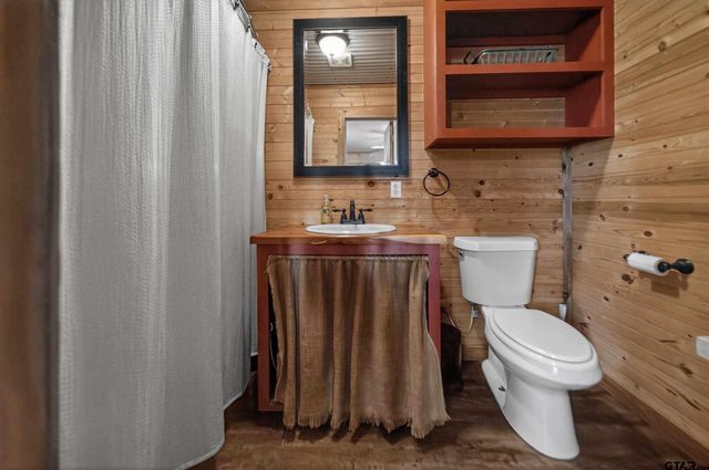 22168 Sportsman's Dr, Chandler, TX 75758