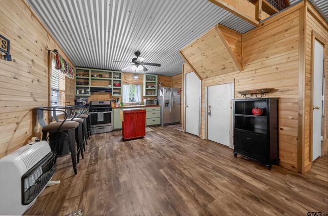 22168 Sportsman's Dr, Chandler, TX 75758